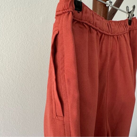 Abercrombie & Fitch Pleated Long Line Shorts - Tomato Red - Picture 3 of 9